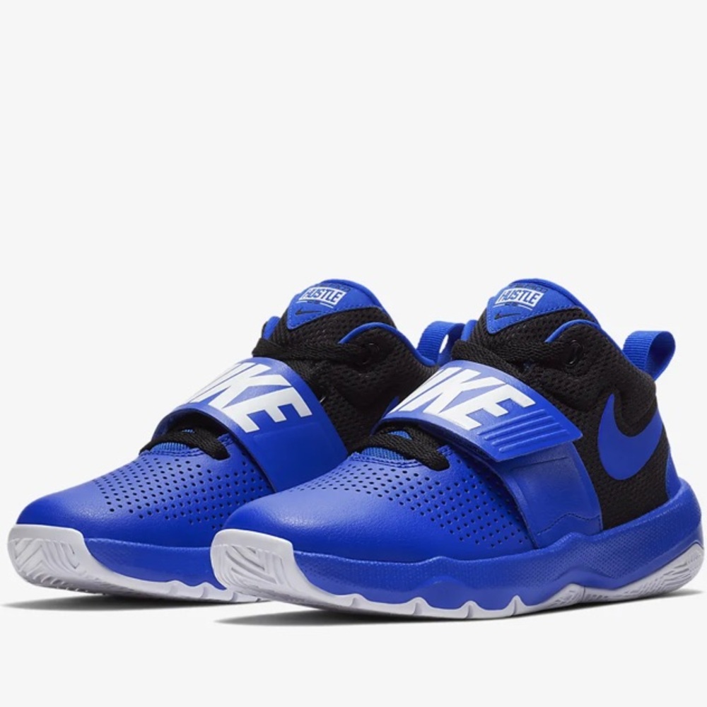 BNWT Nike Team Hustle kids basketball shoes 6C